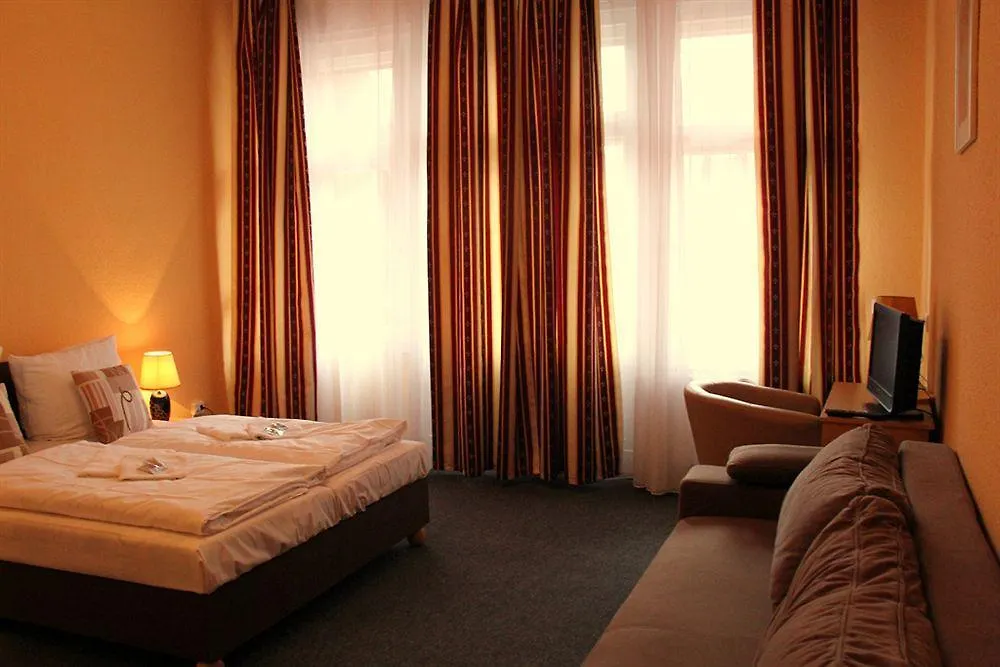 City Hotel Gotland Berlin 2*,